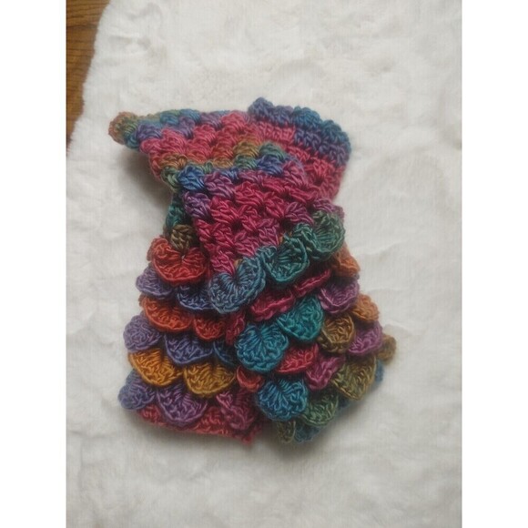 Just in! Handmade Dragonscale Fingerless Texting Gloves Soft Pastel Rainbow - Picture 1 of 6